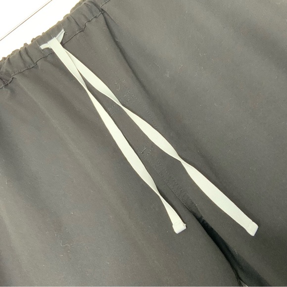 FIGS Black Men Scrub Set. Scrub Top XL. Scrub Bottoms XL. - Picture 10 of 14